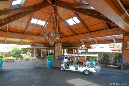 Entry & Bellhop Service at The Hanalei Bay Resort