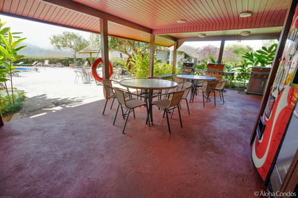 Guest BBQ Area at The Hanalei Bay Resort