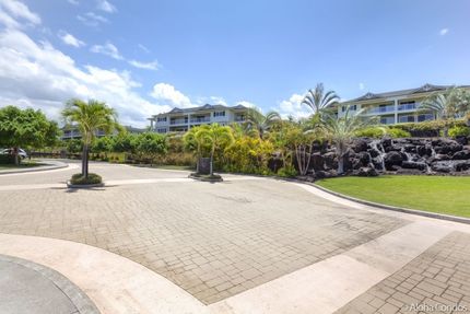 Entry to The Na Hale O Keauhou Resort