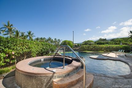 Spa/Jacuzzi at The Beach Villas At Kahaluu
