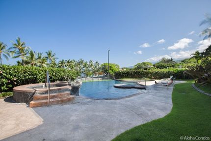 Spa/Jacuzzi at The Beach Villas At Kahaluu