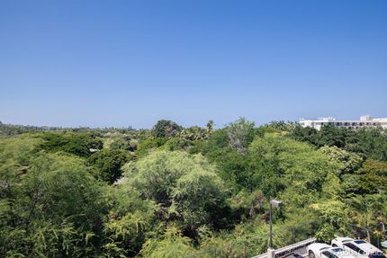View South from The Beach Villas At Kahaluu
