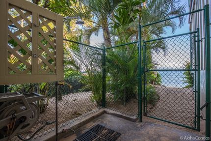Entry To Beach (south) at Napili Bay Resort