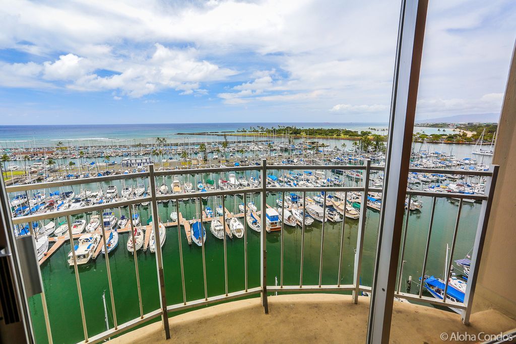 Ilikai Marina Condo 1294 − 1 Bedroom Oceanfront Condo, Oahu